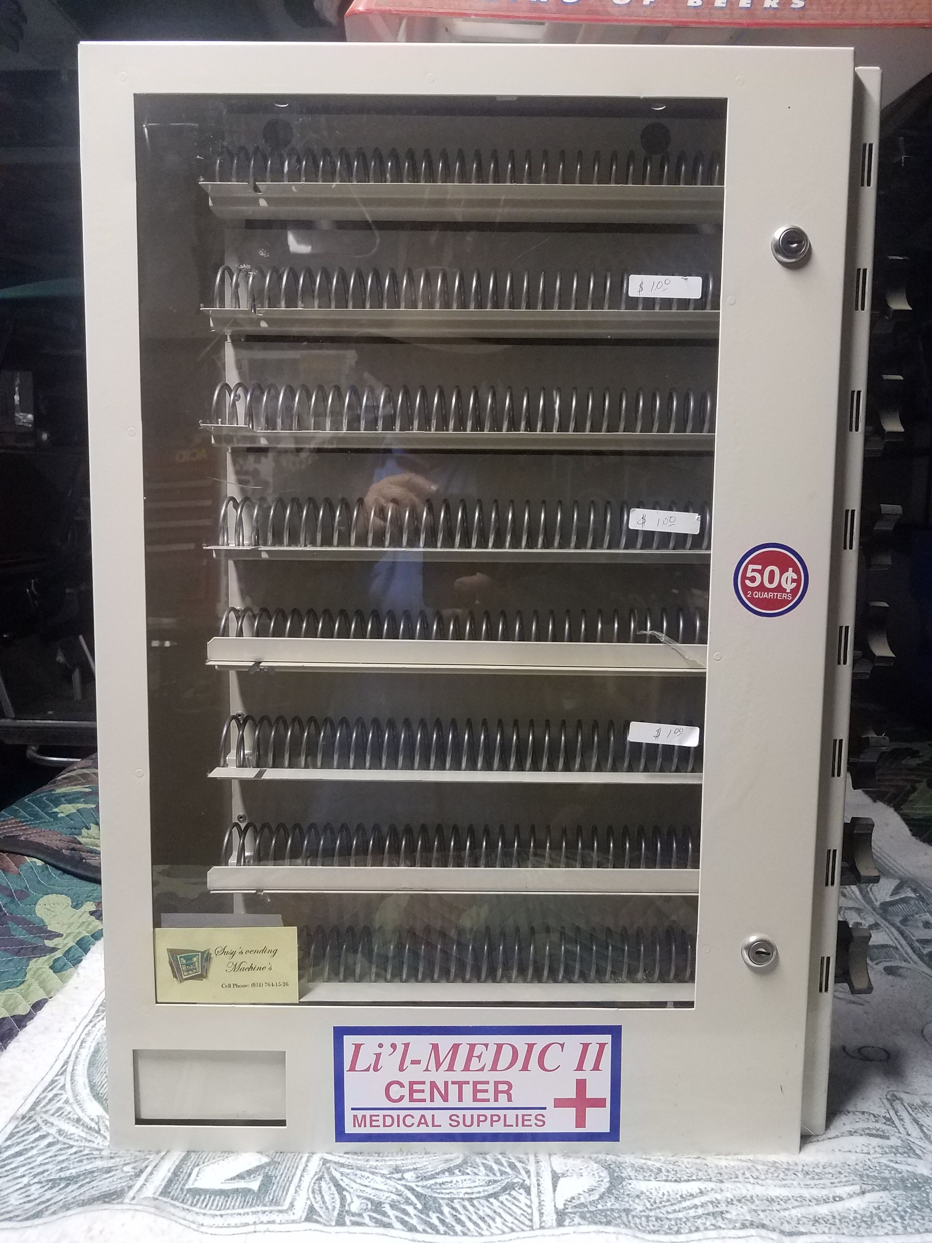 Vending machine Li'l-MEDIC II center