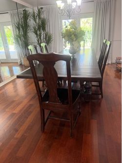Pottery Barn Dinning Room Table and 6 Chairs