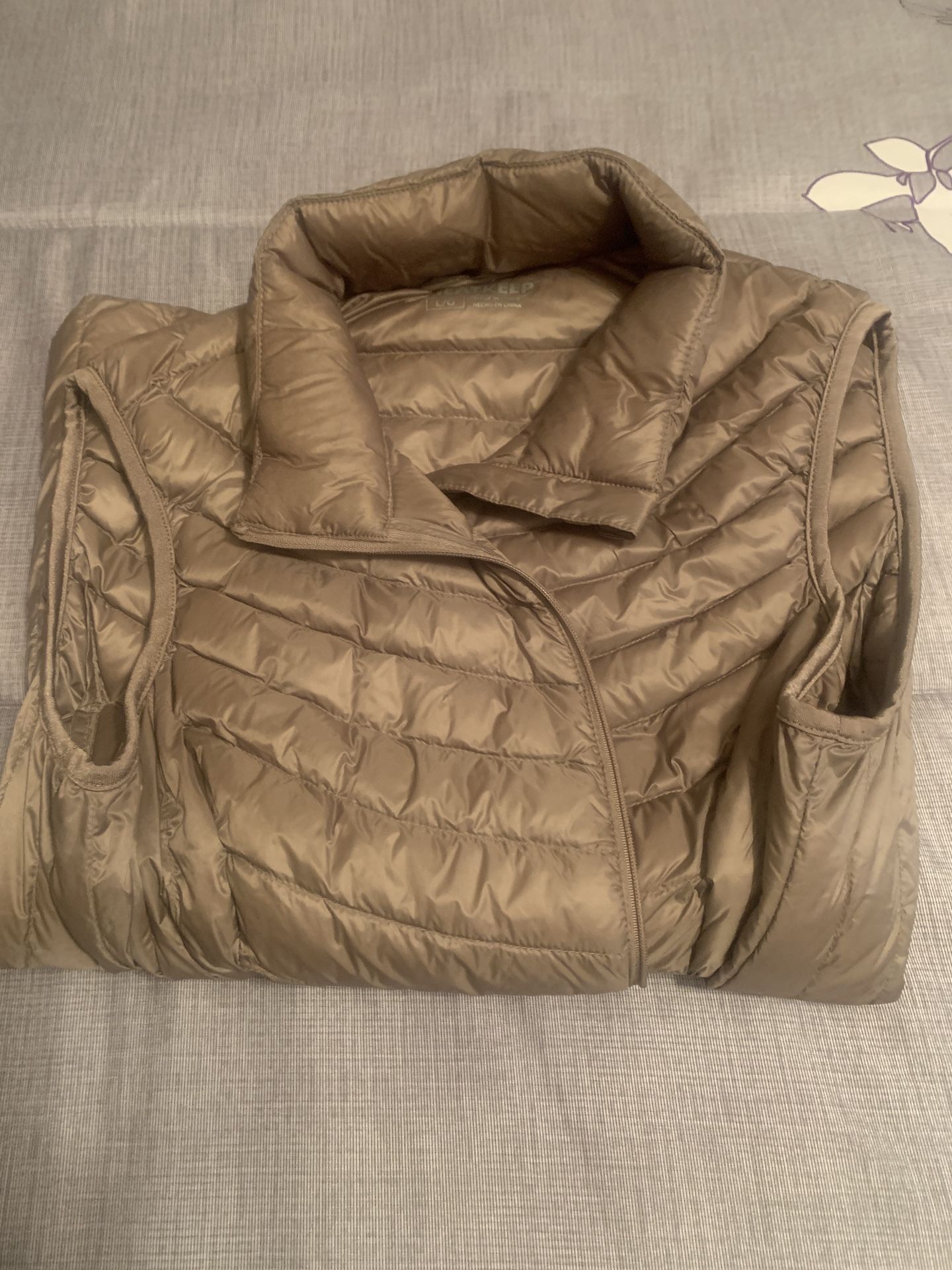 Heat Keep puffer vests for women- brand new! Size Large