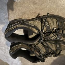 Salomon Hiking Shoes Men’s size 11