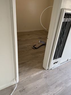 FLOOR & CARPET INSTALL HIT ME UP..GOOD PRICES$$
