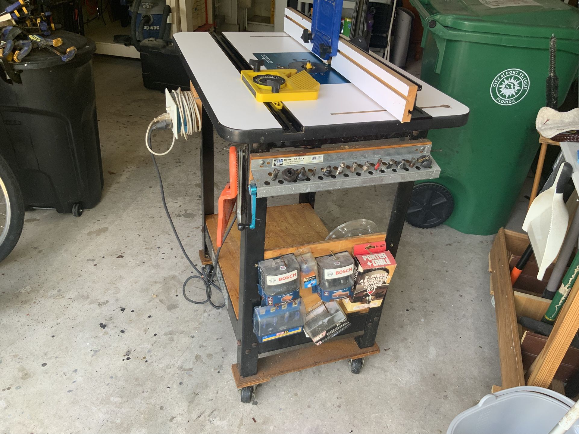 Rocker Router Table With Router