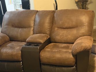 Reclining Loveseat with Center Console