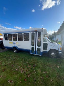 Ford E-Series Park & Fly Shuttle Bus