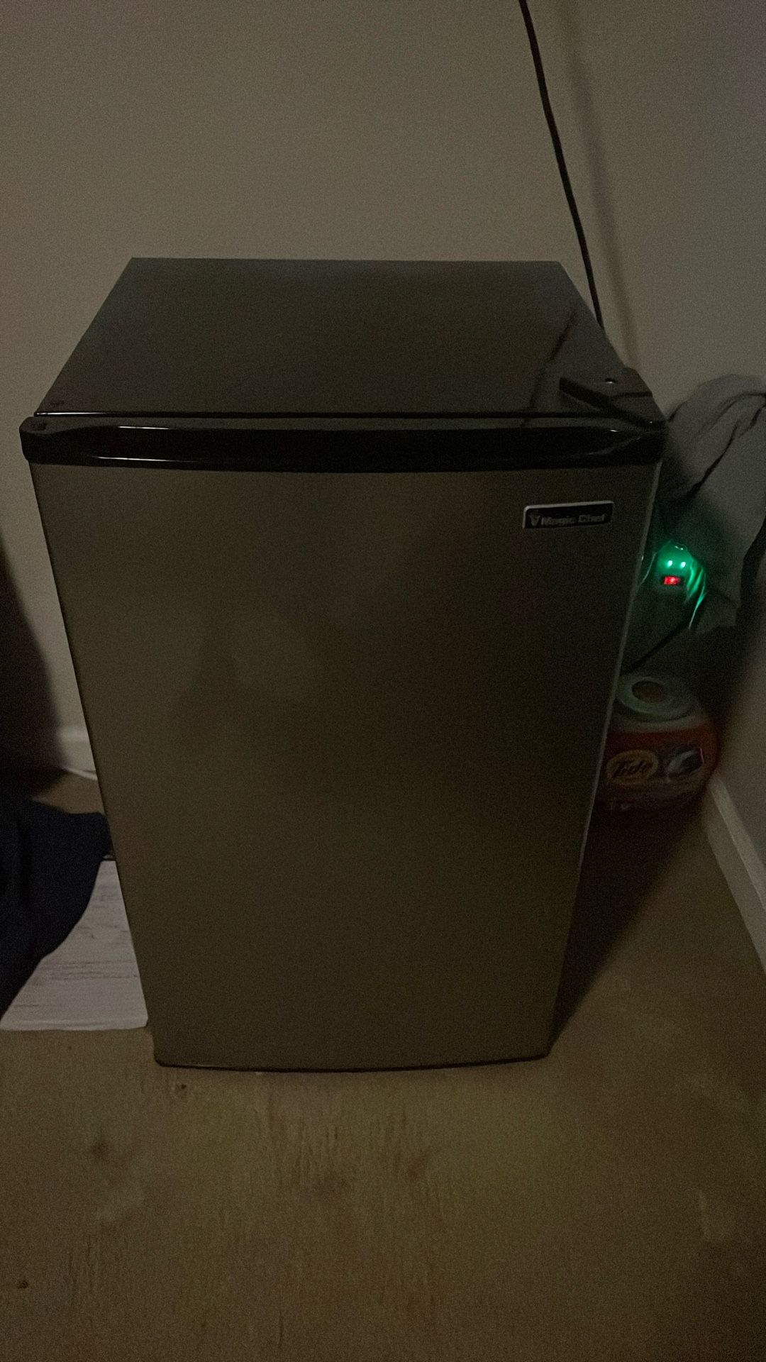 MAGIC CHEF MINI FRIDGE