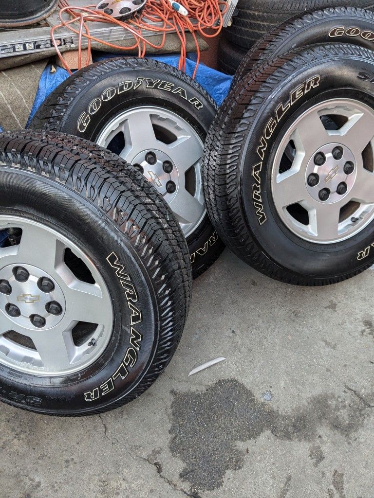 GOODYEAR WRANGLER TIRES CHEVY WHEELS 255-75-17