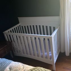 Delta Crib Extremely Light Use