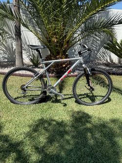 Giant Avalanche Front Shocks Mountain Bike