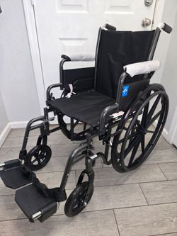 Medline Folding Wheelchair with Swing-Back Desk-Length Arms and Swing-Away Footrests, silla de ruedas, wheel chair