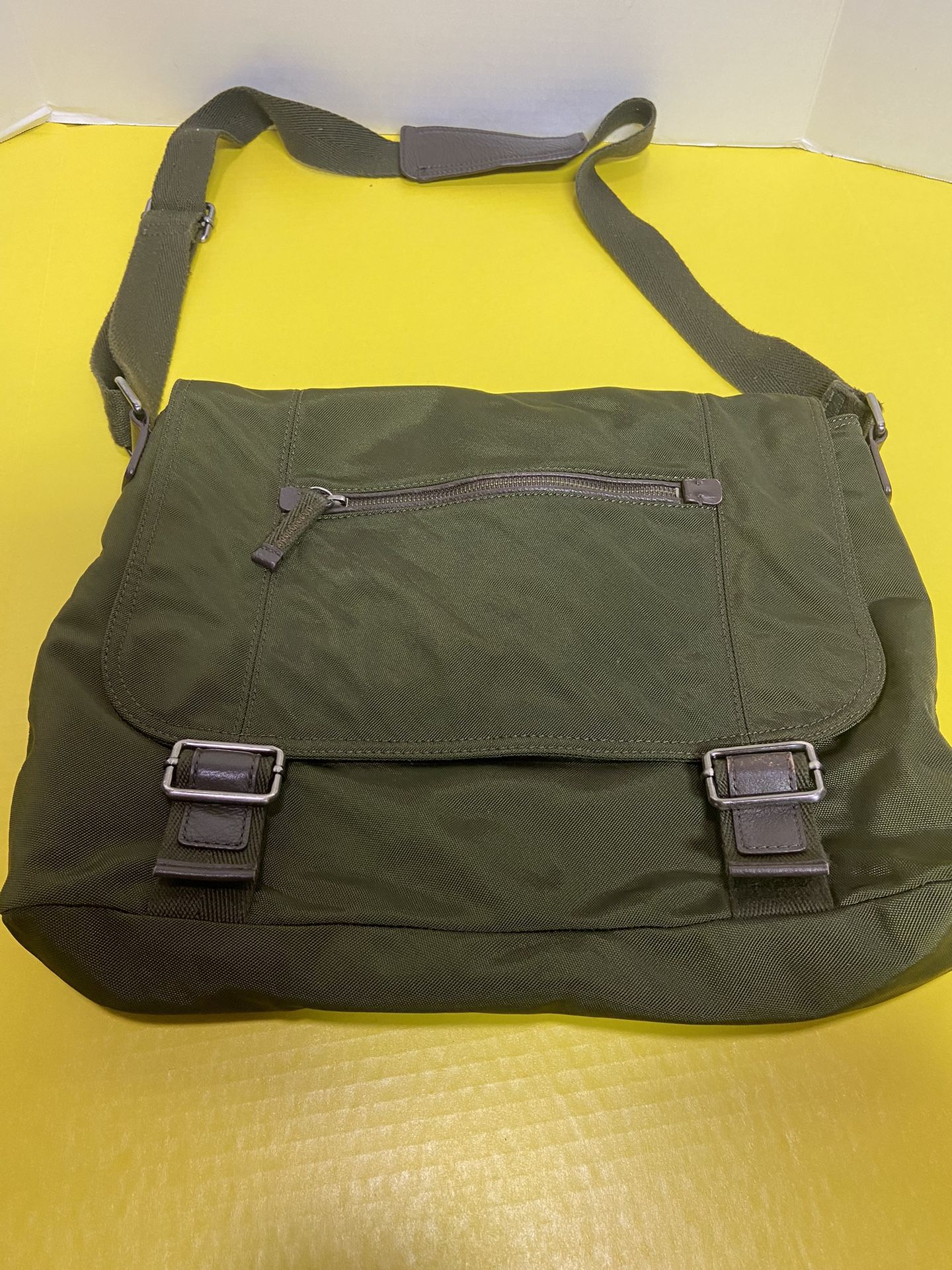 Banana Republic Laptop Messenger Shoulder Bag Work Travel Green Inner Pockets