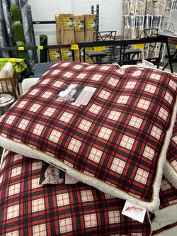 Jessica Simpson Oversized Dog bed