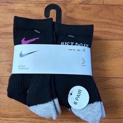 NWT Nike girls cushion socks 6 pairs Size YTH 7c-10c