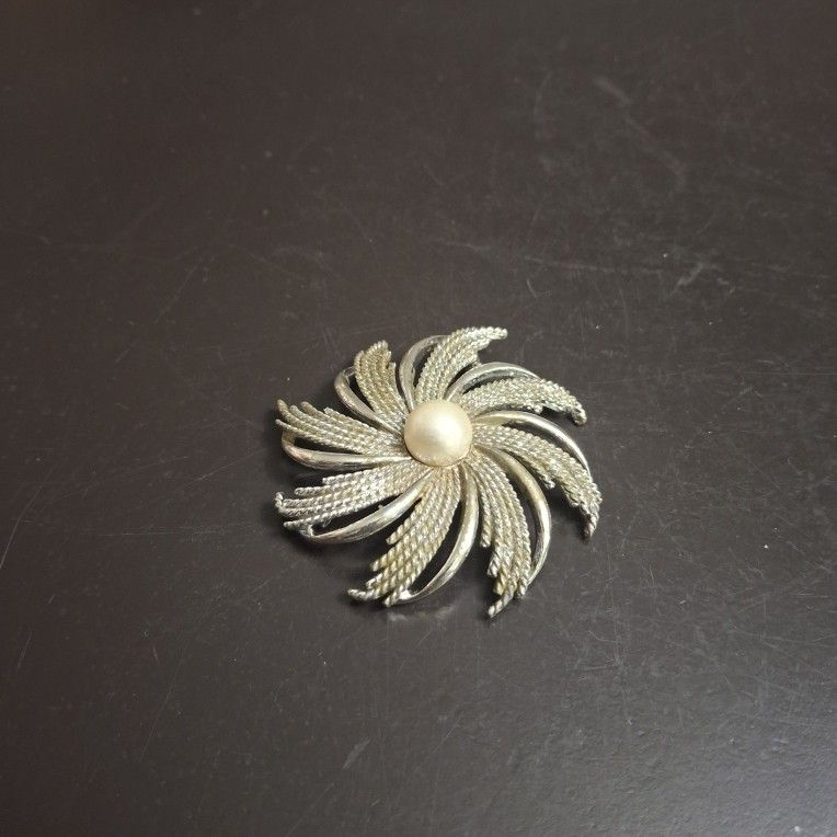 Vintage Mid 20th Century Sarah Coventry Flower Brooch With Faux Pearl Center Known As "Moonflower" 