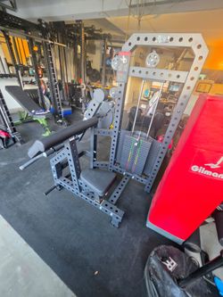 Echo strength biceps/triceps commercial machine