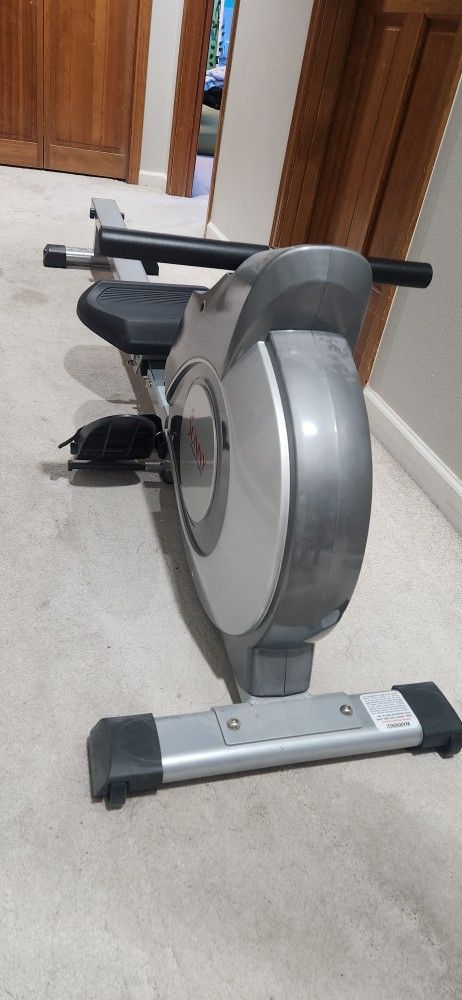 Sunny health and fitness rowing machine