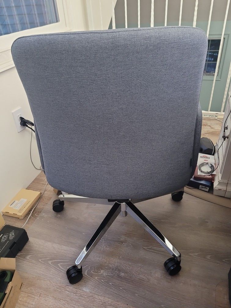 Branch Soft side Mid Back Deluxe Office Chair Brand New