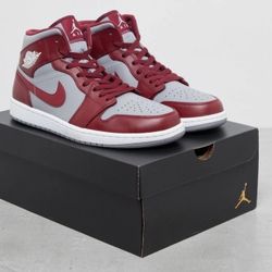 Jordan Air  1 Mid  Size 4.5y New
