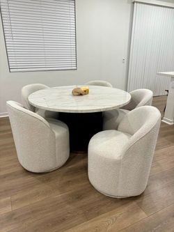 Dining set for sale! Ask for price!!! Preguntar precio