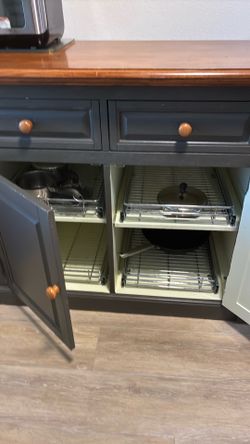 Kitchen island with leaf