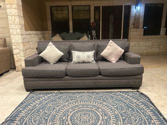 Free Delivery 🚚 Gray Couch/ Sillon Gris