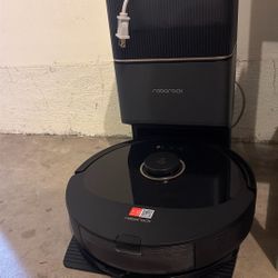 Roborock Q8 Max+ Robot Vacuum with Auto-Empty Dock – Excellent Condition