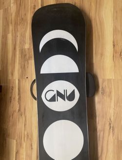GNU Space Case Snowboard 153cm with Burton Custom Bindings Size L