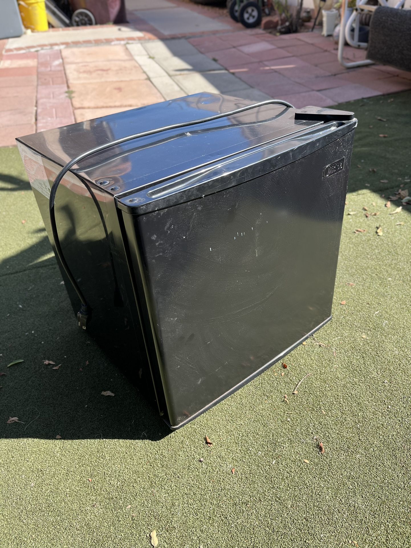 Midea Mini Fridge π