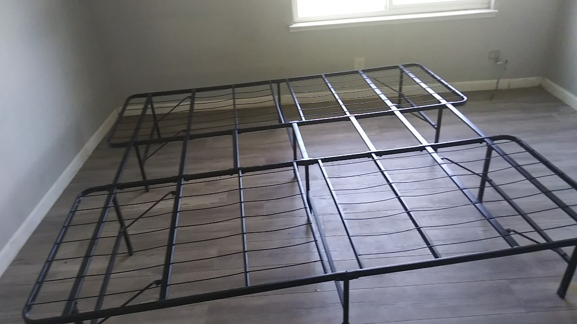 Platform bed frame