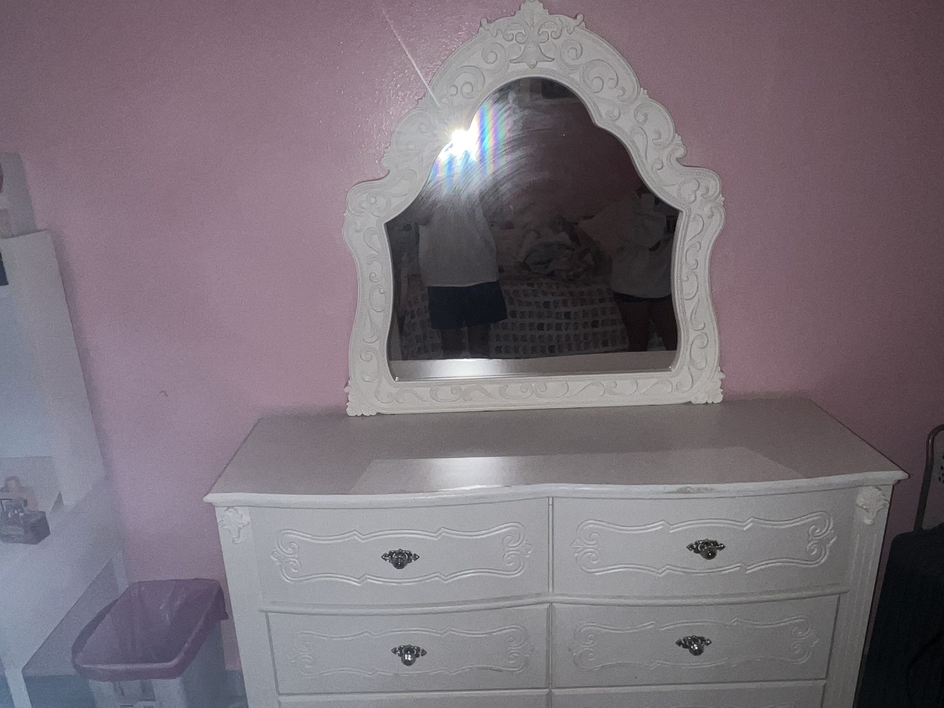 Dresser With Mirror