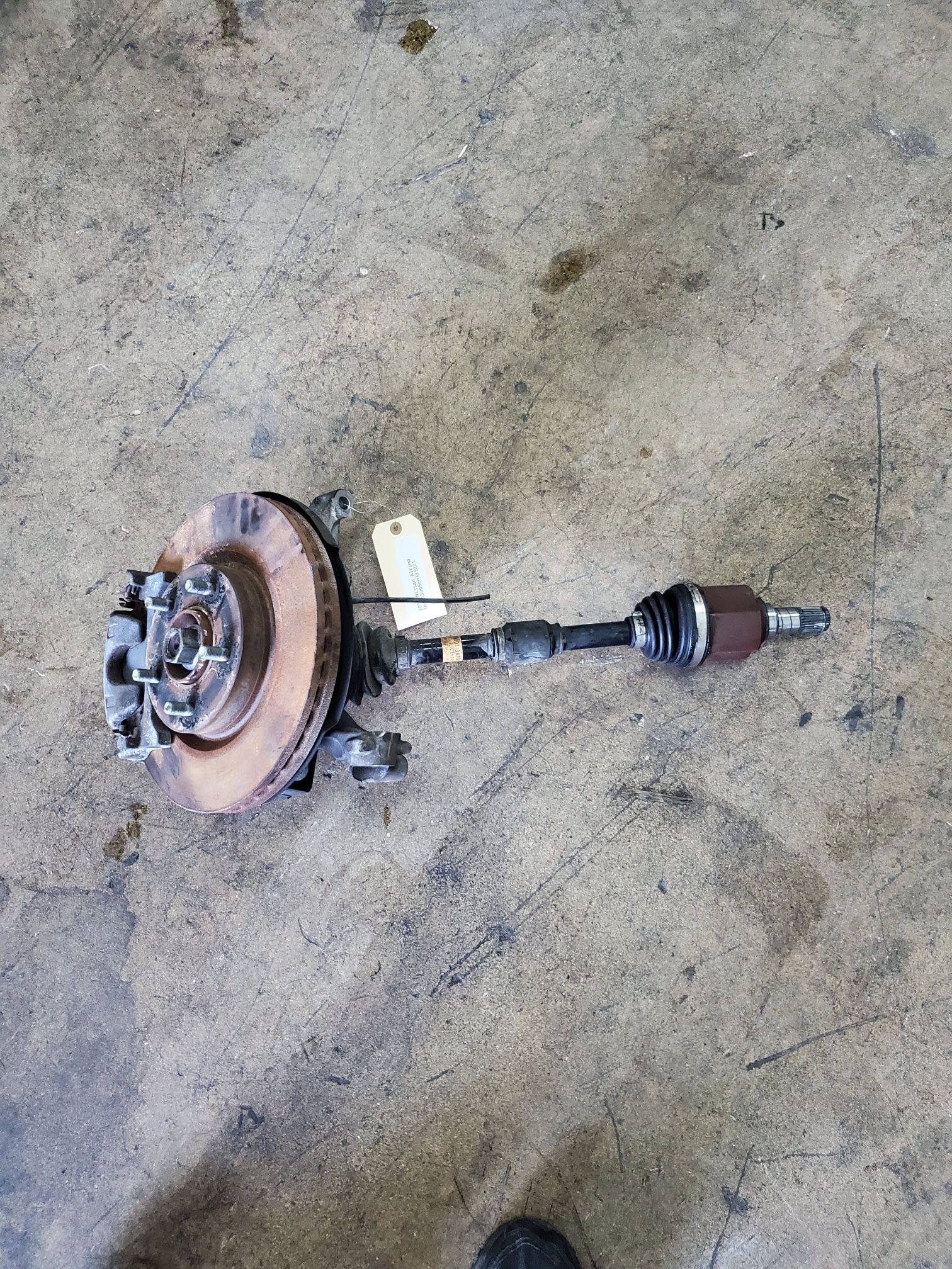 Spindle Knuckle Cv Axle Nissan Altima 2014 for Sale in Hialeah, FL