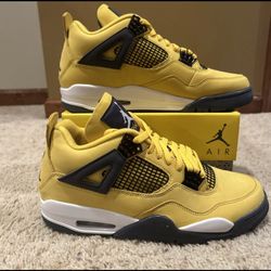 DS JORDAN 4 LIGHTNING  SIZE 10 BRAND NEW 