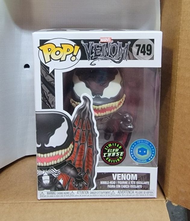 FUNKO "MARVEL": VENOM "W/WINGS" (L.E. GITD CHASE)!! (EXTREMELY RARE/VHTF) **PIAB EXCLUSIVE** 🔥 (MINT CONDITION/INCLS HARD PROTECTOR) *AVAIL*