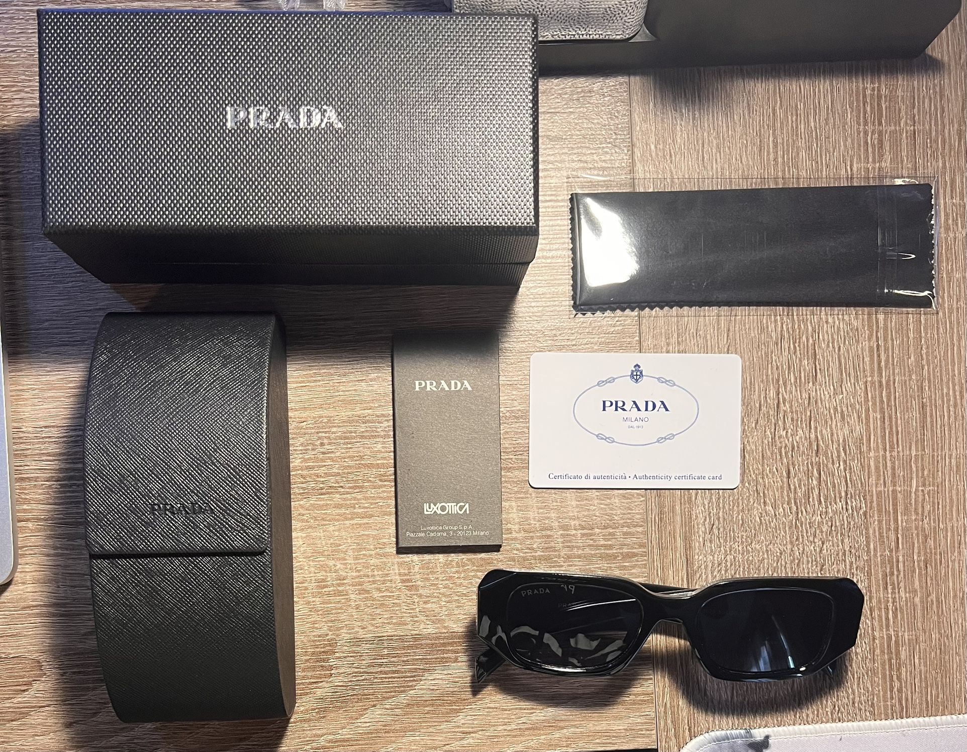 Black Prada PR17WS