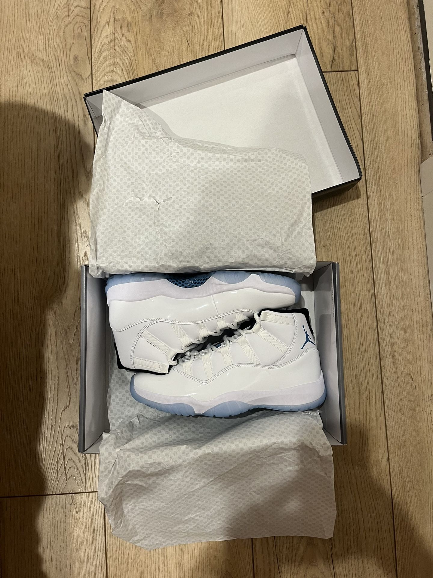 Air Jordan 11 size 9.5 never worn AIR JORDAN 11 72-10 - SIZE 9.5 (WORN) - SUPER CLEAN – Sole  main image 2