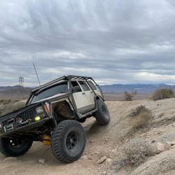 1989 Jeep Cherokee Crawler 