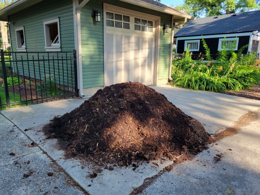 Premium hardwood mulch for Sale in Elgin, IL OfferUp