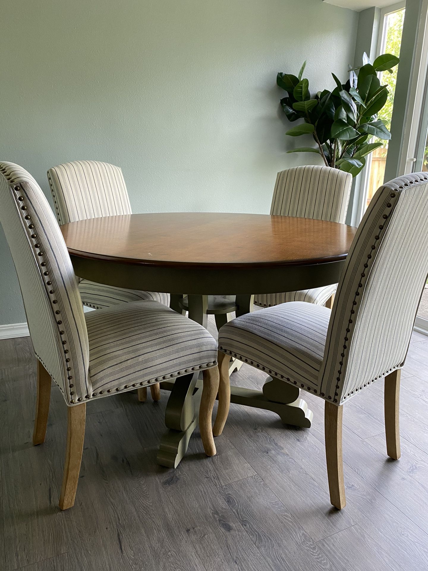 Pier 1 round table plus 4 brand new chairs for Sale in Vancouver, WA OfferUp