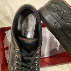 Designer Gucci Size 9 In Good Condition Asking $450. Obo 