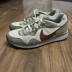 Used Women Nike Shoes