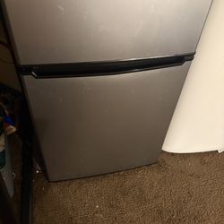 Whirlpool Mini Fridge 