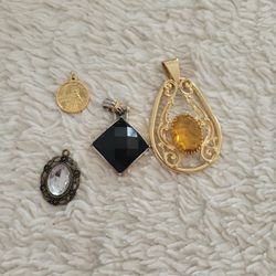 Hang On Your Chain Costume 