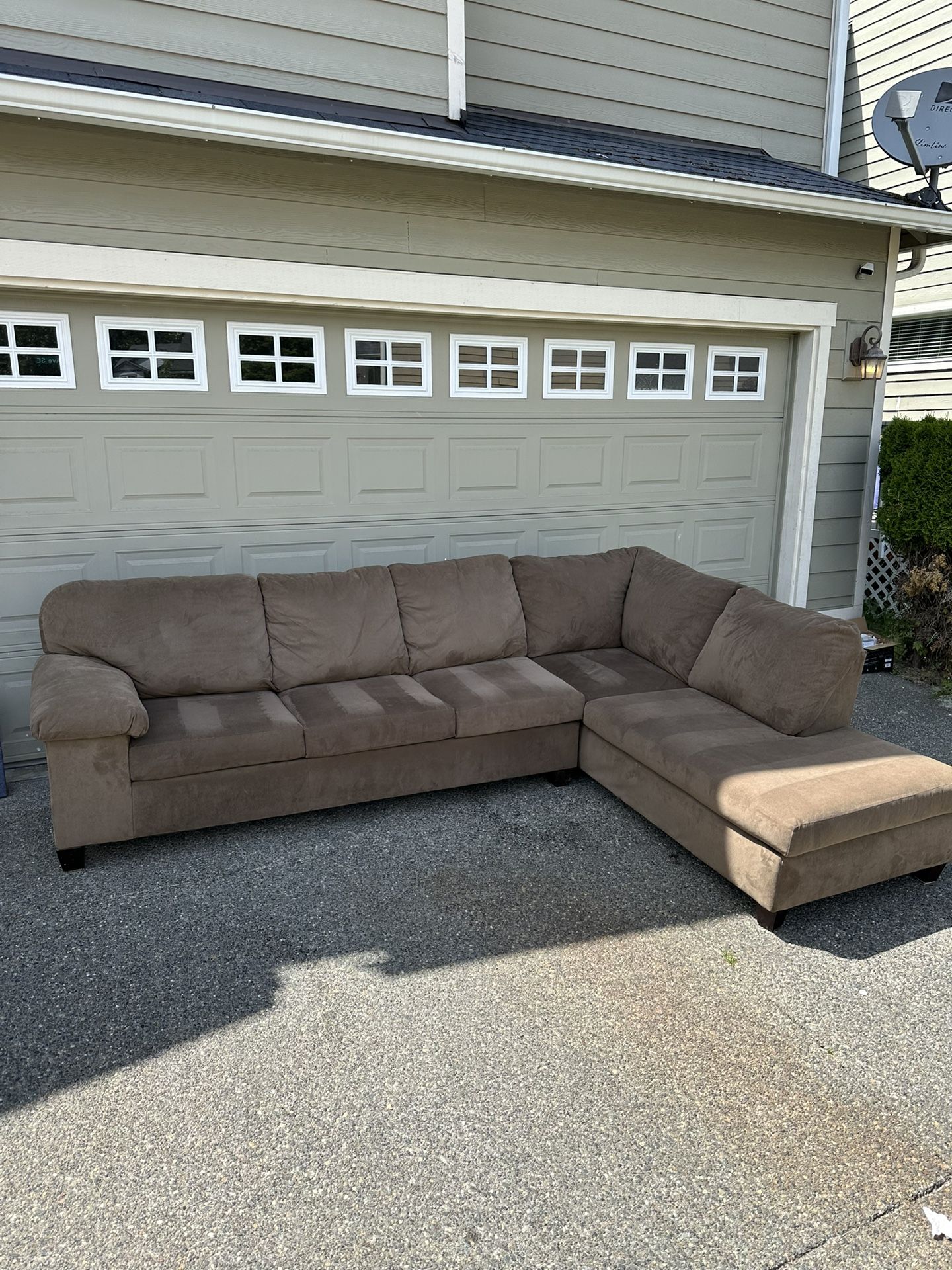 Brown Sectional Couch Sofa (FREE DELIVERY!)