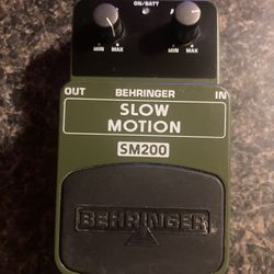 Behringer SM200 Slow Motion Guitar Effects Pedal