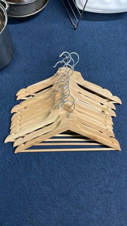 Wooden Clothes Hangers Set