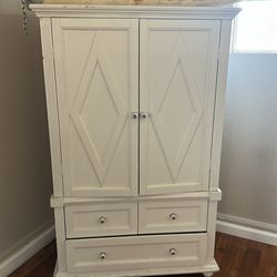 Bedroom armoire