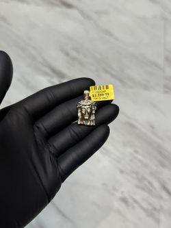 Small Diamond Jesus Pendant 10K Gold