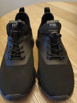 Steve Madden NY90 men's Athletic Shoes. Size 11M. Gently Used 
