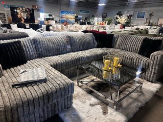 Stunning sectional! $1999 🖤🩷✨ Easy Financing!