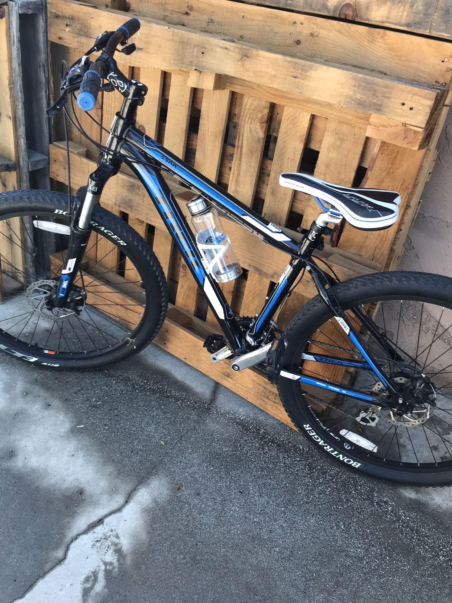 Trek 3700 Mountain Bike 