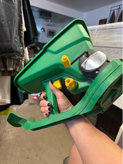 Fertilizer seed thrower used once for a new yard 1116 airport Dr or Rosedale advance notice